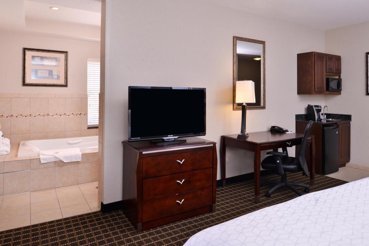 Holiday Inn Express & Suites Pittsburg By Ihg Экстерьер фото