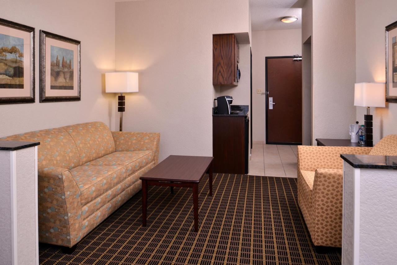 Holiday Inn Express & Suites Pittsburg By Ihg Экстерьер фото