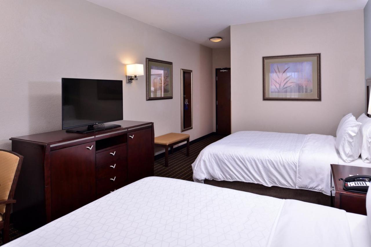 Holiday Inn Express & Suites Pittsburg By Ihg Экстерьер фото
